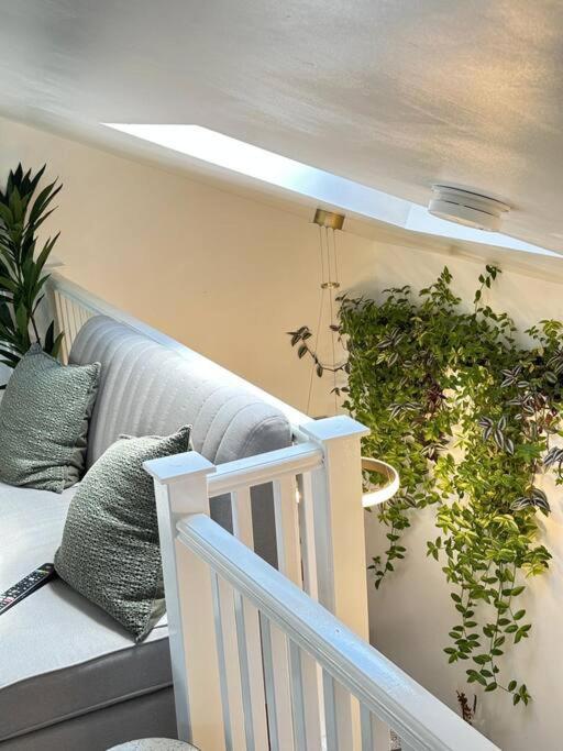 Cosy Stylish Studio Apartment Троубридж Экстерьер фото