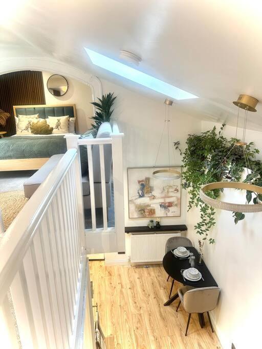 Cosy Stylish Studio Apartment Троубридж Экстерьер фото