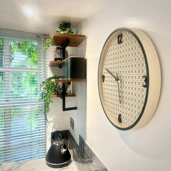 Cosy Stylish Studio Apartment Троубридж Экстерьер фото