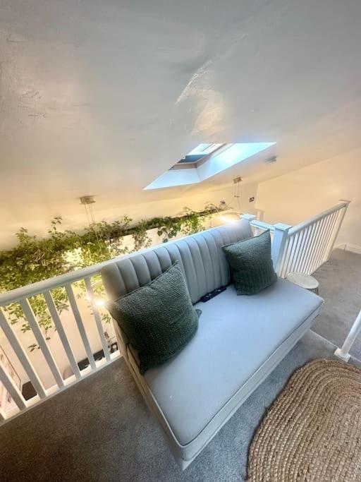 Cosy Stylish Studio Apartment Троубридж Экстерьер фото